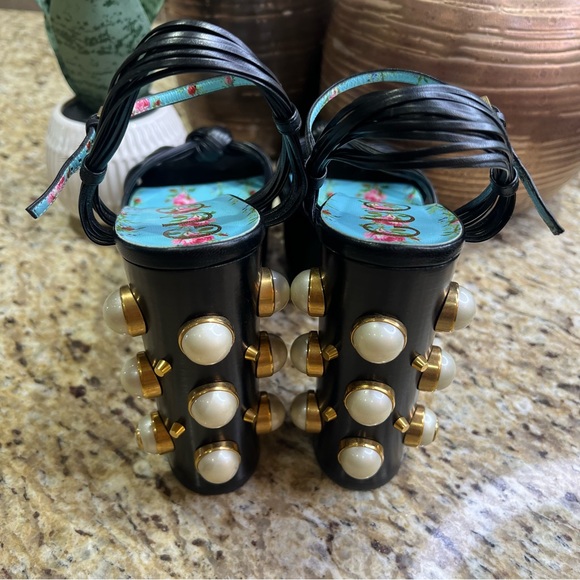 Gucci Black Leather Strappy Pearl & Stud Embellished Platform Sandals 39 - Picture 3 of 11